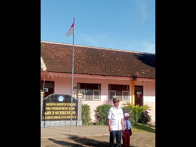 KEGIATAN RUTIN UPACARA BENDERA